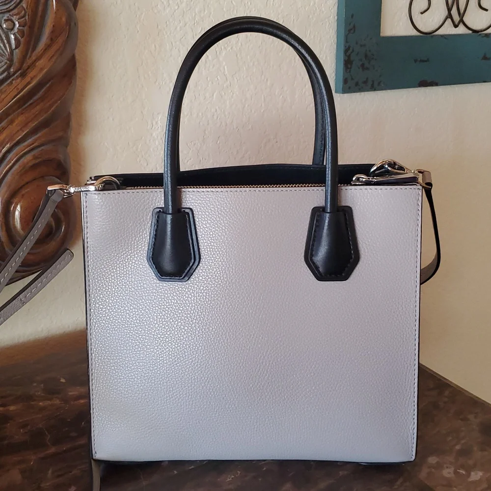 Like NEW Michael Kors Accordion Mercer Bag Medium